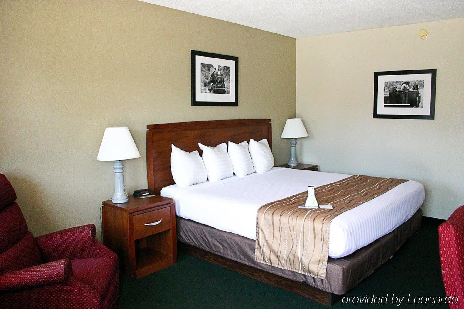 Best Western Hospitality House Emporia Room photo