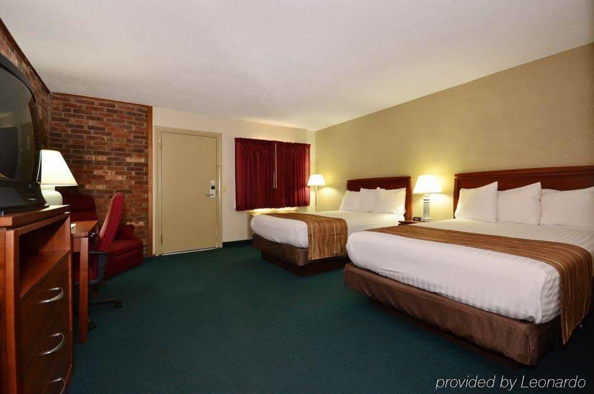 Best Western Hospitality House Emporia Room photo